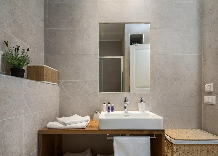 Charlie Chaplin Apartment *