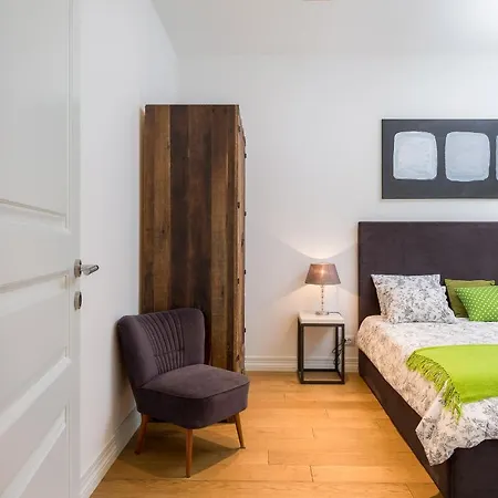 Apartment Charlie Chaplin