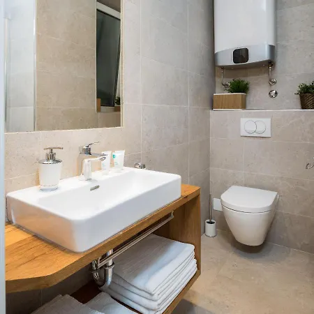 Charlie Chaplin Apartment *